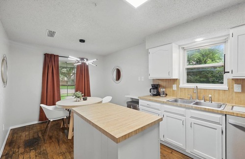 Garland House | Best of Garland | Pool, Cinema Rm, BBQ (3BD/2.5BA)