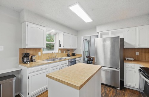 Garland House | Best of Garland | Pool, Cinema Rm, BBQ (3BD/2.5BA)