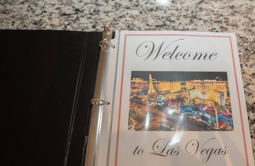 Rancho Oakey House | Best of Las Vegas Getaway | Sparkling Pool