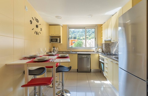 Tossa de Mar Apartment | BEST OFFER! few minutes Beach, Pool + Free Wifi 5G+ Parking