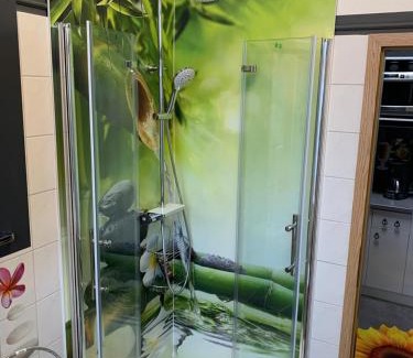 Wittenberge Apartment | Best-Preis FEWO Rathausblick 2 - Zentrale Lage in Wittenberge - 2 Personen - Einzelzimmer - Vollausstattung - WLAN/Prime & Self-Check-In