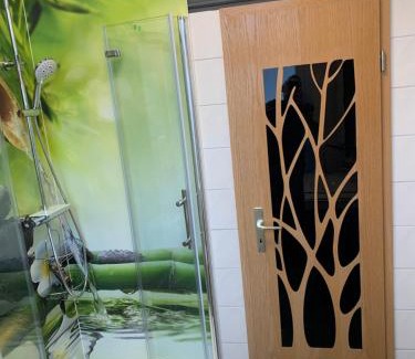 Wittenberge Apartment | Best-Preis FEWO Rathausblick 2 - Zentrale Lage in Wittenberge - 2 Personen - Einzelzimmer - Vollausstattung - WLAN/Prime & Self-Check-In