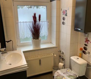 Wittenberge Apartment | Best-Preis FEWO Rathausblick 2 - Zentrale Lage in Wittenberge - 2 Personen - Einzelzimmer - Vollausstattung - WLAN/Prime & Self-Check-In