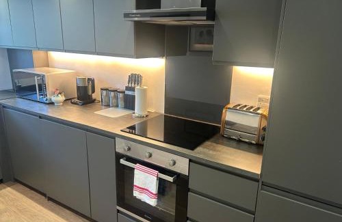 Barnsley Apartment | Best rated in Barnsley- apartment sleeps 4 & 5 minute walk to town centre