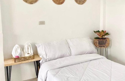 Suba Basbas Apartment | Best studio flat w/ NETFLIX near airport and beach!