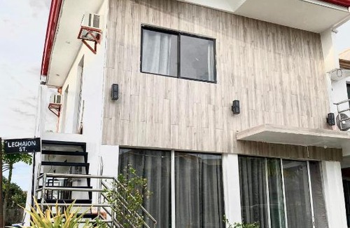 Suba Basbas Apartment | Best studio flat w/ NETFLIX near airport and beach!