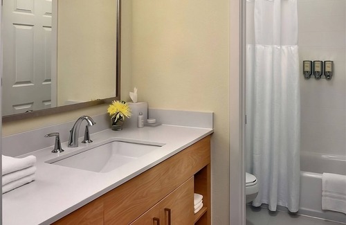 Schaumburg Hotel | Best Value, Quality Stay! Short Drive to Woodfield Mall, Schaumburg, w/Pool