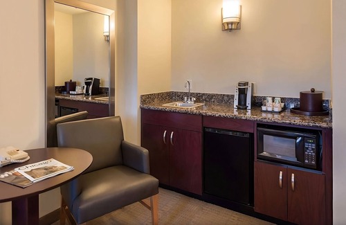 O'Hare Hotel | Best Value, Quality Stay! Pets are Allowed, With Onsite Parking!
