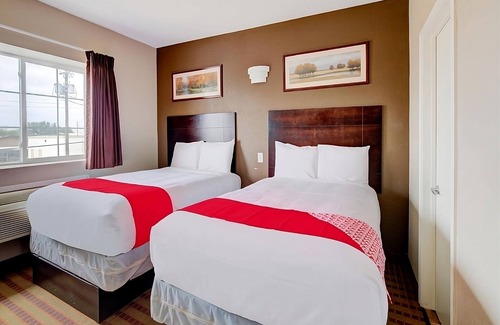 Dilley House | Best Value, Quality Stay! Free Breakfast and Parking, Near Dilley City Park