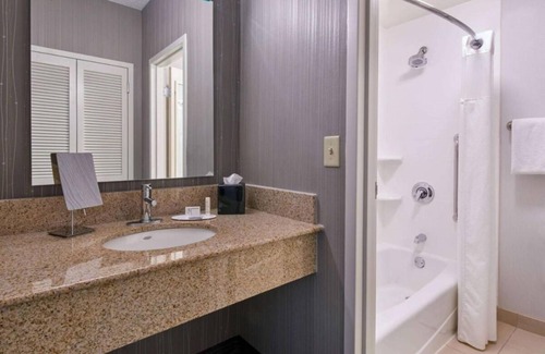 Eden Prairie Resort | Best Value, Quality Stay! Pool, Pets Allowed with Fee, Near Eden Prairie Center