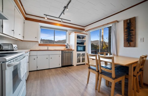 Port Renfrew House | Best View in Port Renfrew! Sauna + Hot Tub + Pet Friendly + Sleep 7