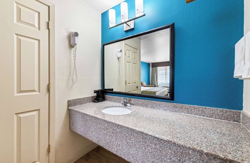 Delhi Hotel | Best Western Delhi Inn