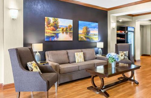 South Beloit Hotel | Best Western Legacy Inn & Suites Beloit/South Beloit
