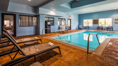 South Oklahoma City Hotel | Best Western Plus Barsana Hotel & Suites