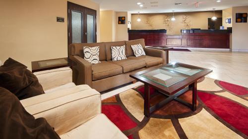Burleson Hotel | Best Western Plus Burleson Inn & Suites