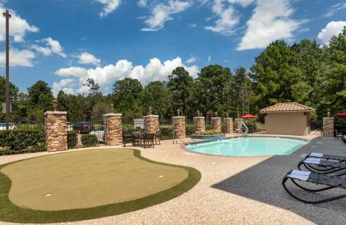 Crown Colony Hotel | Best Western Plus Crown Colony Inn & Suites