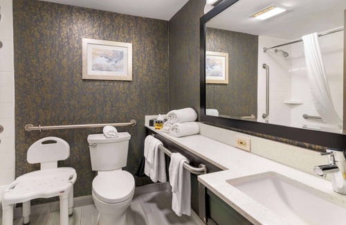 Laconia Hotel | Best Western Plus Landmark Inn