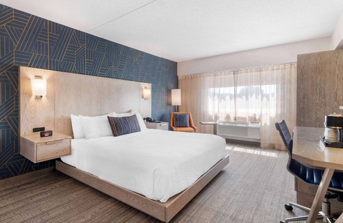 Laconia Hotel | Best Western Plus Landmark Inn