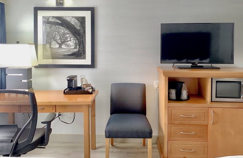 South Clearbrook Hotel | Best Western Plus Regency Inn & Conference Centre