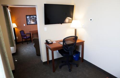 South Lethbridge Hotel | Best Western Plus Service Inn & Suites