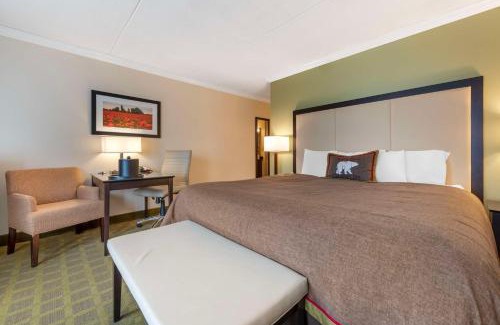 White Bear Lake Hotel | Best Western Plus White Bear Country Inn