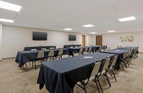 Waterloo Hotel | Best Western Plus Waterloo & Cedar Falls