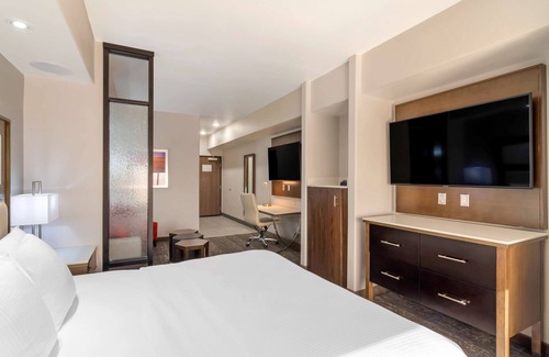 Liberty Hotel | Best Western Premier Liberty Inn & Suites