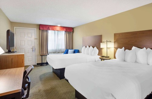 Woodland Hotel | Best Western Shadow Inn