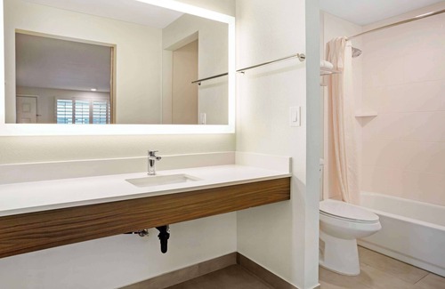 Woodland Hotel | Best Western Shadow Inn