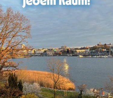 Gehlsdorf Apartment | Beste Lage mit Warnowblick - großer Balkon, zwei Schlafzimmer, Aufzug, Stellplatz