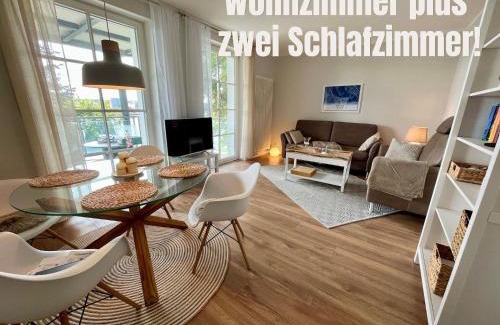 Gehlsdorf Apartment | Beste Lage mit Warnowblick - großer Balkon, zwei Schlafzimmer, Aufzug, Stellplatz