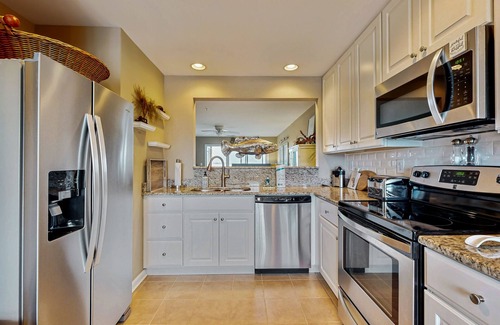 Ocean View Condo | Bethany Bay 2nd floor condo w/shared pool, tennis court, on-site golf, balcony