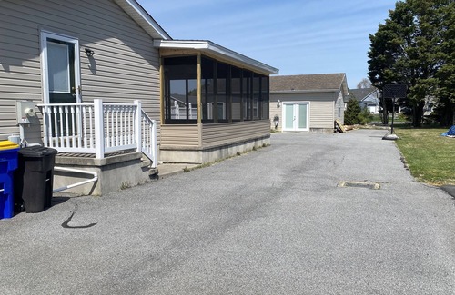 Cedar Neck House | Bethany Beach and Close by Marinas! Family and Pet Friendly!
