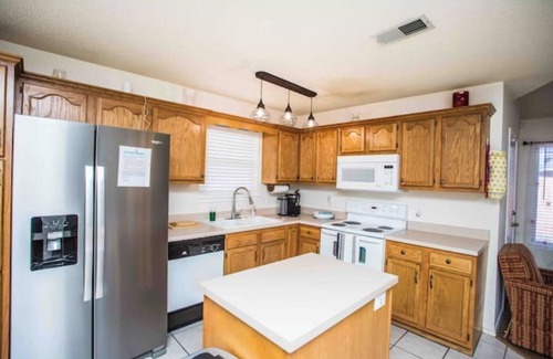 Lubbock House | Bethel Nest with BBQ Grill, Jet Tub, Walk in Shower.
