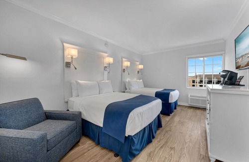 Redevelopment Area Resort | Better Choice for your Vacation! Relaxing Unit w/Bay View, Pool and Hot Tub