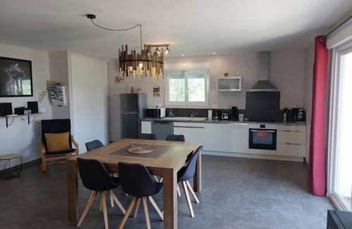 Baresia-sur-l'Ain House | BETWEEN LAKES AND MOUNTAINS - DETACHED HOUSE AIR-CONDITIONED 3-BEDROOM WITH ENCLOSED GROUNDS