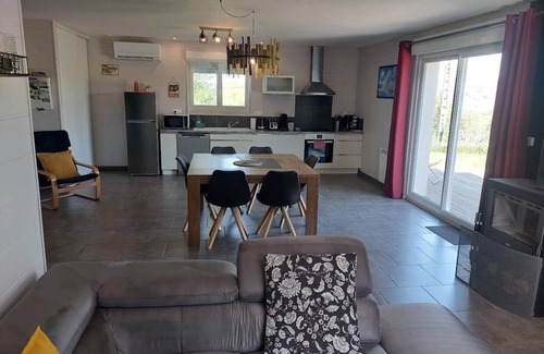 Baresia-sur-l'Ain House | BETWEEN LAKES AND MOUNTAINS - DETACHED HOUSE AIR-CONDITIONED 3-BEDROOM WITH ENCLOSED GROUNDS