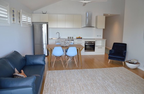 Queenscliff House | between two beaches -Freshwater and Manly
