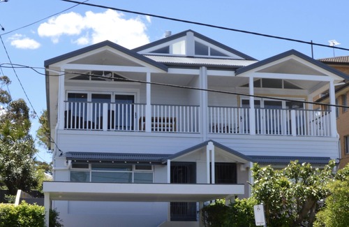Queenscliff House | between two beaches -Freshwater and Manly