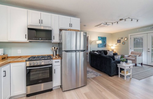 Beulah Apartment | Beulah Apartment with Scenic Lake Views, Just 5 Minutes Away from the Beach!