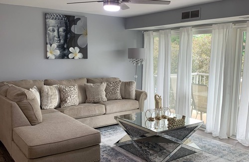 Wayne Condo | Beutifull furniture condo less than a mile from king of Prussia mall