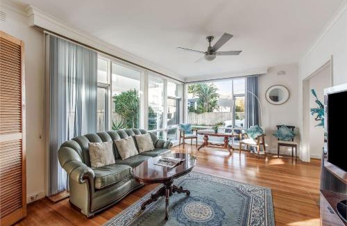 Aspendale House | Beyond the Blue - Beachfront Beauty on Your Doorstep