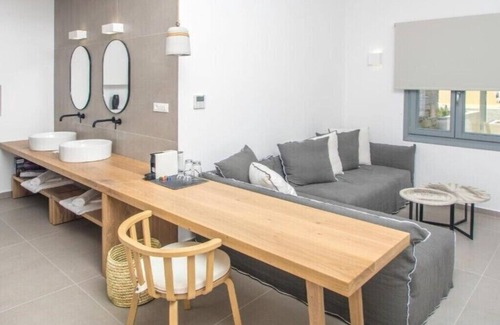 Kini Apartment | BH786 - C - Suite Syros