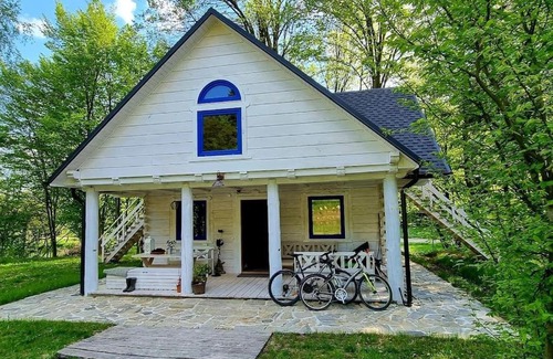 gmina Szczebrzeszyn House | Biała chatka w lesie na Roztoczu