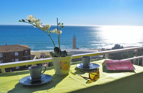 Montgat Apartment | BIANCA & SEAVIEW BEACH apartment with sea view, balcony, Wi-Fi, sand beach.