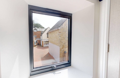Bicester Apartment | Bicester Court Lodge The Garth Room | Bicester Holiday Let | 1 Bed & Sleeps 2