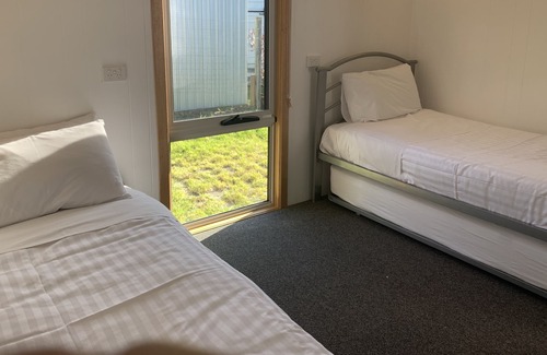 Bicheno Cabin | "Bicheno, Villa" - family accommodation close to everything