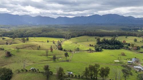 Valery House | Bickells Hut - Off-Grid Farm Stay