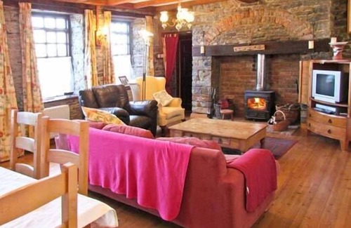 Carrigaholt Cottage | BIDSIE BRICKE'S, family friendly in Carrigaholt, County Clare