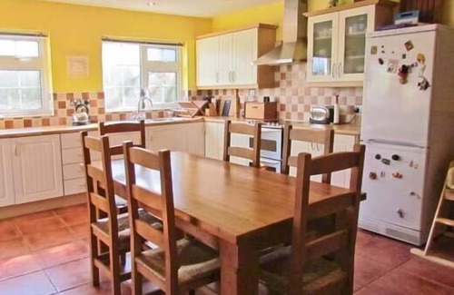 Carrigaholt Cottage | BIDSIE BRICKE'S, family friendly in Carrigaholt, County Clare